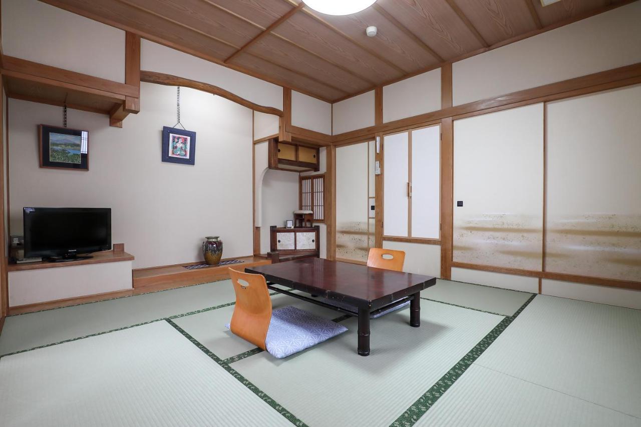 Tsukasaya Ryokan Tsuruoka Esterno foto